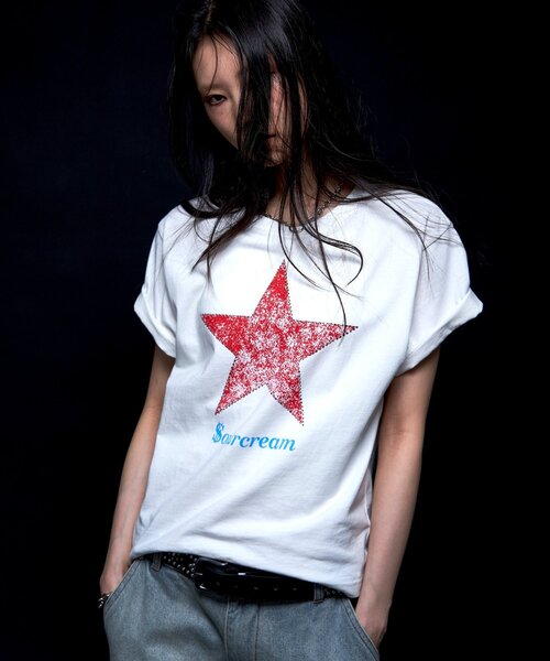Sourcream(サワークリーム)の「【Sourcream/UNISEX】ラインストーンスターグラフィックTEE(Tシャツ/カットソー・レディース・ブラック/ネイビー/ホワイト/サックスブルー・SMALL/MEDIUM)」の19枚目の写真