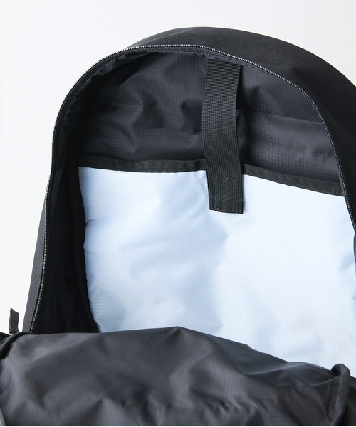 BEN DAVIS(ベンデイビス)の「【BEN DAVIS/ベンデイビス】【15インチPC・A4収納◎】防水リュック 30L大容量 シンプル1ルーム構造 7ポケット 通学・通勤・旅(バックパック/リュック・メンズ・ブラック/ブルー/レッド・FREE)」の5枚目の写真