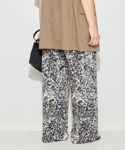 journal standard L'essage(ジャーナルスタンダードレサージュ)の「DEVEAUXGOLDラメモノトーンパンツ 2(その他パンツ・レディース・ベージュ/ブラック系その他・FREE)」の12枚目の写真