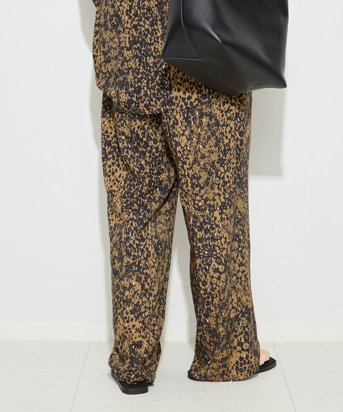 journal standard L'essage(ジャーナルスタンダードレサージュ)の「DEVEAUXGOLDラメモノトーンパンツ 2(その他パンツ・レディース・ベージュ/ブラック系その他・FREE)」の18枚目の写真