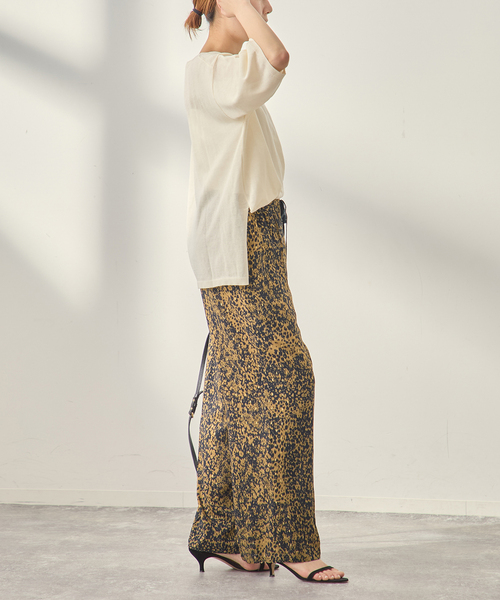 journal standard L'essage（ジャーナルスタンダードレサージュ）の「DEVEAUXGOLDラメモノトーンパンツ 2（その他パンツ・レディース・ベージュ/ブラック系その他・FREE）」の3枚目の写真