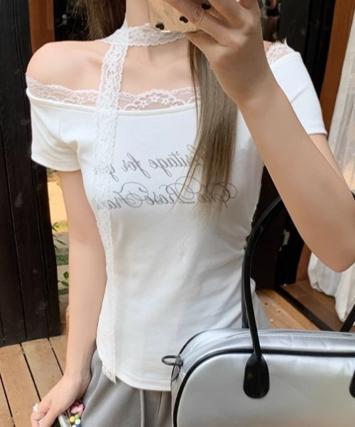 lulufa(ルルファ)の「レースチョーカー レタリングプリントオフショルTシャツ(Tシャツ/カットソー・レディース・グレー/ホワイト・LARGE/MEDIUM)」の8枚目の写真