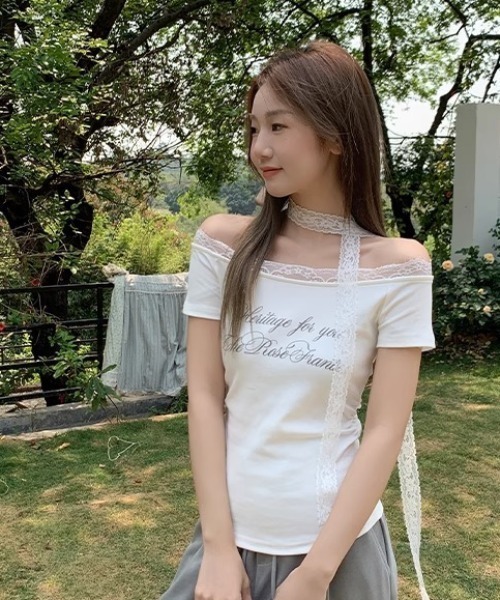 lulufa(ルルファ)の「レースチョーカー レタリングプリントオフショルTシャツ(Tシャツ/カットソー・レディース・グレー/ホワイト・LARGE/MEDIUM)」の10枚目の写真