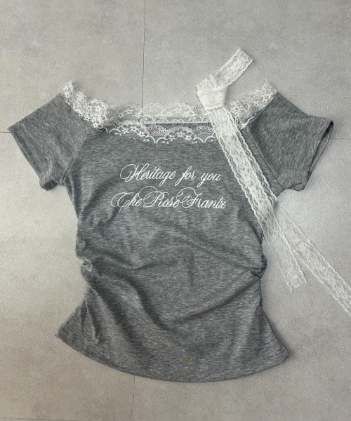 lulufa(ルルファ)の「レースチョーカー レタリングプリントオフショルTシャツ(Tシャツ/カットソー・レディース・グレー/ホワイト・LARGE/MEDIUM)」の6枚目の写真