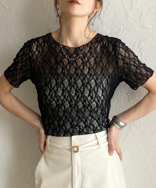 She's Closet(シーズクローゼット)の「半袖 クルーネック 透かし編み風 シアー レーストップス レースtシャツ(Tシャツ/カットソー・レディース・ブラウン/ブラック/アイボリー・FREE)」の2枚目の写真