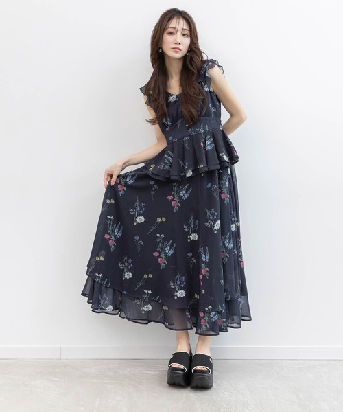RANDA(ランダ)の「【Botanical Bloom】ボタニカルフラワーブラウスセットスカート(ワンピース・レディース・ホワイト/ネイビー・1/0)」の2枚目の写真