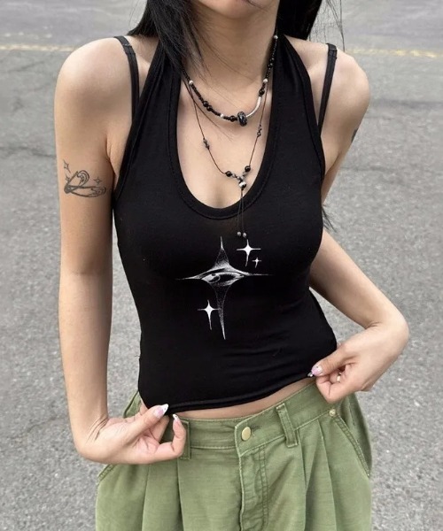 Teem Store(チームストア)の「フロントプリントホルターネックキャミソール(タンクトップ・レディース・ベージュ/ブラック・F)」の3枚目の写真