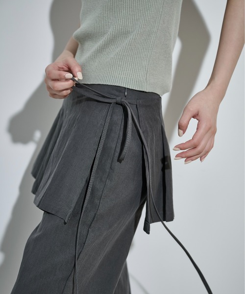 THE YOn(ザヨン)の「プリーツベルトセットフレアパンツ(その他パンツ・レディース・グレイッシュベージュ/チャコールグレー・M/S)」の9枚目の写真
