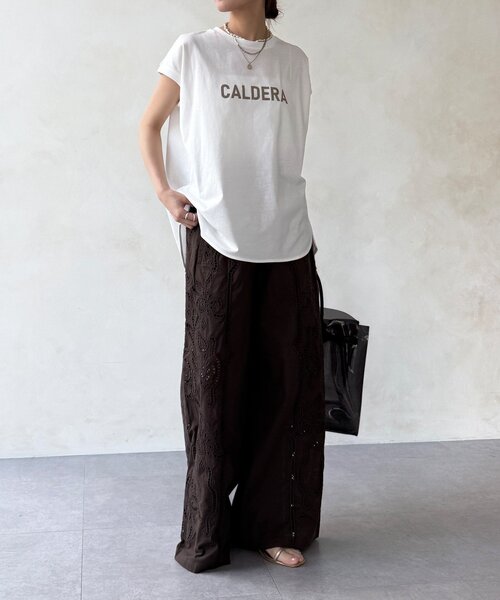 DouDou(ドゥドゥ)の「【WEB限定】前後ロゴフレンチスリーブTEE(Tシャツ/カットソー・レディース・ブラック/オフホワイト/ブラウン・FREE)」の10枚目の写真