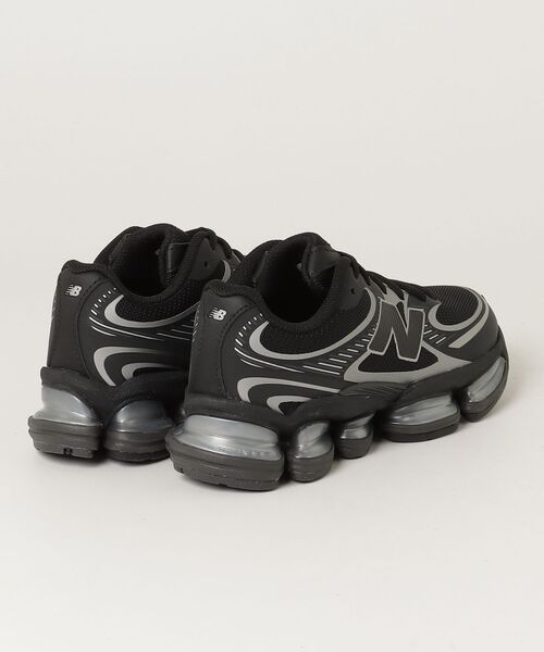 NEW BALANCE(ニューバランス)の「Abzorb 2000(スニーカー・メンズ・シルバー/ブラック・30.0cm/29.0cm/28.5cm/28.0cm/27.5cm/27.0cm/26.5cm/26.0cm/25.5cm/25.0cm/24.5cm/24.0cm/23.5cm/23.0cm/22.5cm)」の5枚目の写真