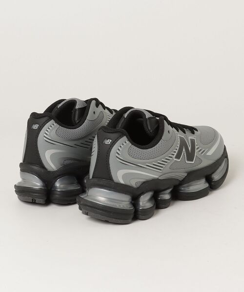 NEW BALANCE(ニューバランス)の「Abzorb 2000(スニーカー・メンズ・シルバー/ブラック・30.0cm/29.0cm/28.5cm/28.0cm/27.5cm/27.0cm/26.5cm/26.0cm/25.5cm/25.0cm/24.5cm/24.0cm/23.5cm/23.0cm/22.5cm)」の9枚目の写真