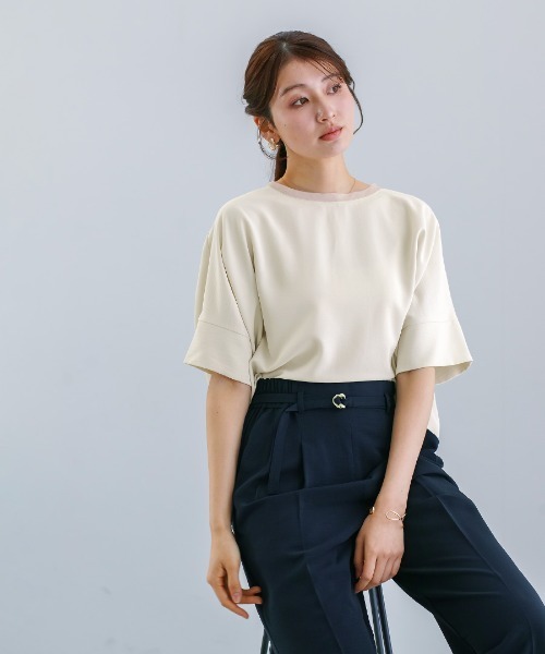 White Collection（ホワイトコレクション）の「【接触冷感・UVカット・速乾】ハイストレッチカルゼワッシャー・ドルマンスリーブブラウス（シャツ/ブラウス・レディース・チャコールグレー/グレイッシュベージュ/アイボリー・M）」の7枚目の写真