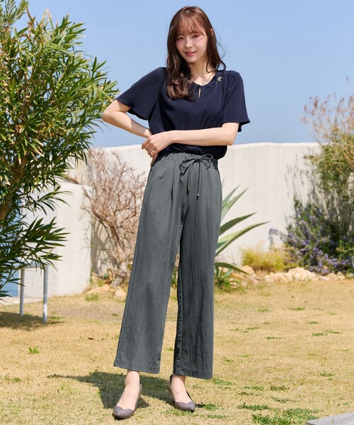 Tiaclasse(ティアクラッセ)の「綿混リンクル加工ワイドパンツ(その他パンツ・レディース・チャコールグレー/ベージュ/ブラック・L/M/S)」の6枚目の写真