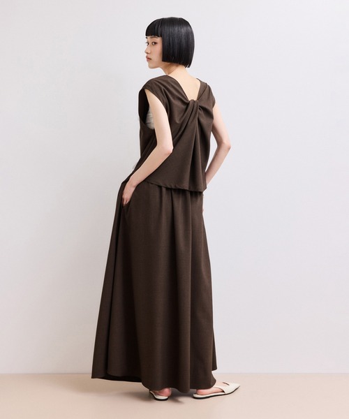ADAM ET ROPE'（アダムエロペ）の「【WEB限定】バックオープンマキシワンピース（ワンピース・レディース・チャコールグレー/ダークブラウン/ブラック・38/36）」の7枚目の写真