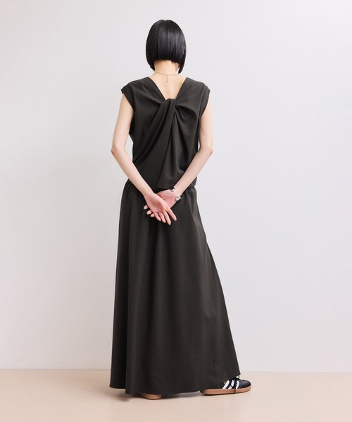 ADAM ET ROPE'（アダムエロペ）の「【WEB限定】バックオープンマキシワンピース（ワンピース・レディース・チャコールグレー/ダークブラウン/ブラック・38/36）」の11枚目の写真