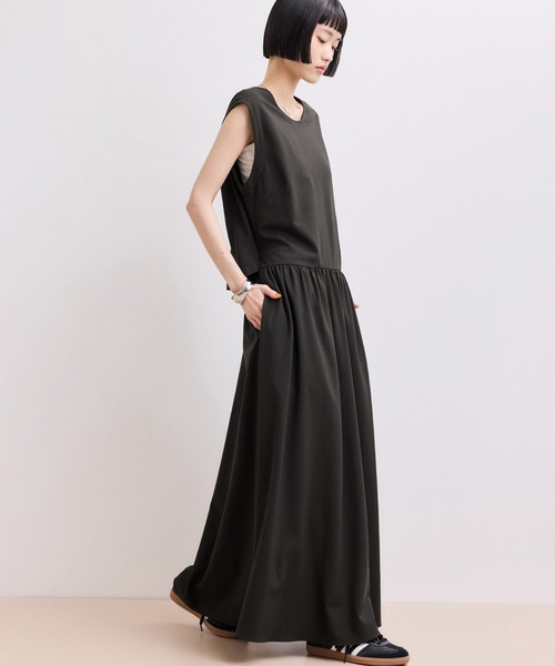 ADAM ET ROPE'（アダムエロペ）の「【WEB限定】バックオープンマキシワンピース（ワンピース・レディース・チャコールグレー/ダークブラウン/ブラック・38/36）」の10枚目の写真