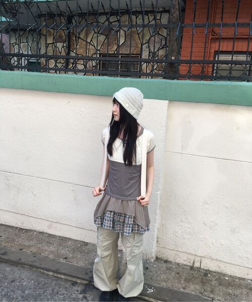 OAFISH(オアフィッシュ)の「Floral Shirring Lace T-shirts, Beige(Tシャツ/カットソー・レディース・その他・1/2)」の2枚目の写真