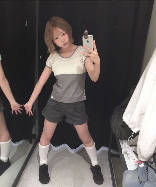 OAFISH(オアフィッシュ)の「Floral Shirring Lace T-shirts, Beige(Tシャツ/カットソー・レディース・その他・1/2)」の3枚目の写真
