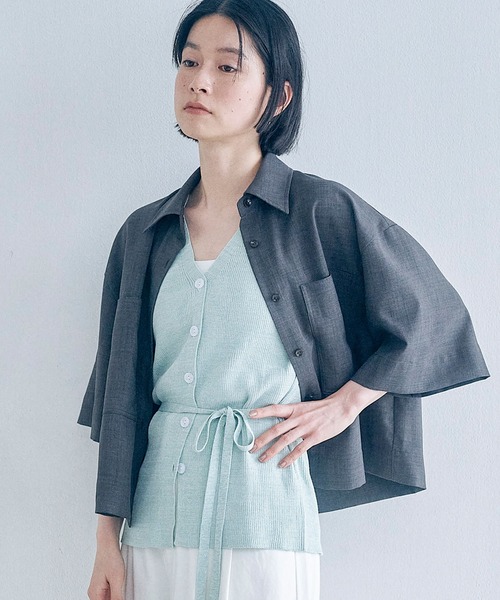Obis&(オビスアンド)の「リネンタッチ 半袖クロップドシャツ(シャツ/ブラウス・レディース・チャコール/ベージュ・FREE)」の3枚目の写真