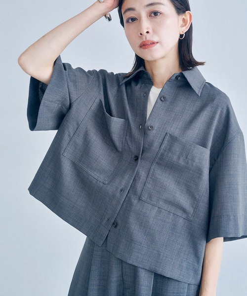 Obis&(オビスアンド)の「リネンタッチ 半袖クロップドシャツ(シャツ/ブラウス・レディース・チャコール/ベージュ・FREE)」の7枚目の写真