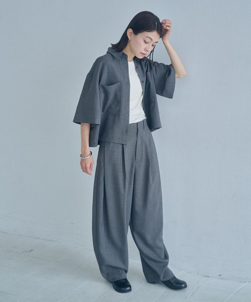 Obis&(オビスアンド)の「リネンタッチ 半袖クロップドシャツ(シャツ/ブラウス・レディース・チャコール/ベージュ・FREE)」の12枚目の写真