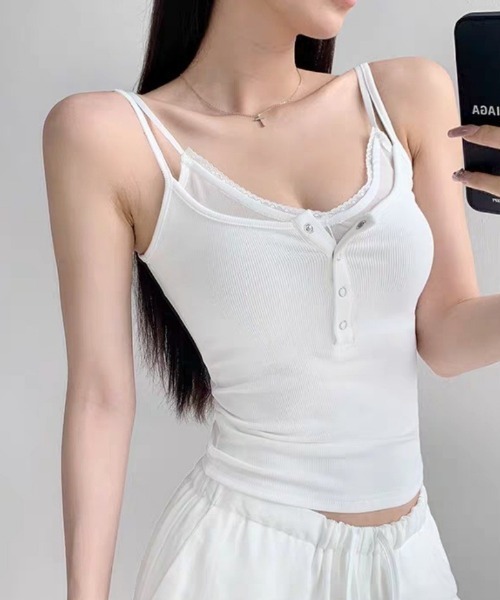 Ritzy(リッツィー)の「Y2Kシアーレース切替 ヘンリーネックカップ付き リブ キャミソール タンクトップ(キャミソール・レディース・ホワイト/ブラック・FREE)」の2枚目の写真