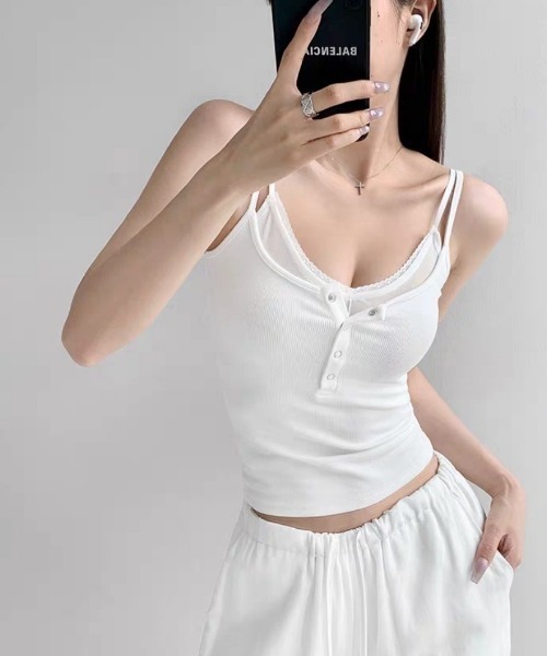 Ritzy(リッツィー)の「Y2Kシアーレース切替 ヘンリーネックカップ付き リブ キャミソール タンクトップ(キャミソール・レディース・ホワイト/ブラック・FREE)」の11枚目の写真