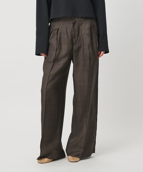 H BEAUTY&YOUTH UNITED ARROWS(エイチビューティーアンドユースユナイテッドアローズ)の「<H>レーヨンシルク プリント タックトラウザーズ(その他パンツ・レディース・ブラック/ネイビー・S/M)」の2枚目の写真