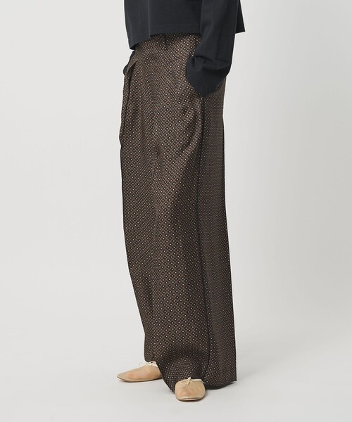H BEAUTY&YOUTH UNITED ARROWS(エイチビューティーアンドユースユナイテッドアローズ)の「<H>レーヨンシルク プリント タックトラウザーズ(その他パンツ・レディース・ブラック/ネイビー・S/M)」の10枚目の写真