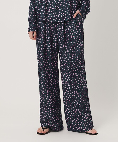 H BEAUTY&YOUTH UNITED ARROWS(エイチビューティーアンドユースユナイテッドアローズ)の「<H>レーヨンシルク プリント タックトラウザーズ(その他パンツ・レディース・ブラック/ネイビー・S/M)」の13枚目の写真