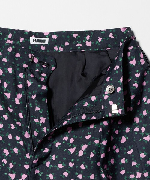 H BEAUTY&YOUTH UNITED ARROWS(エイチビューティーアンドユースユナイテッドアローズ)の「<H>レーヨンシルク プリント タックトラウザーズ(その他パンツ・レディース・ブラック/ネイビー・S/M)」の19枚目の写真