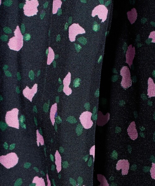 H BEAUTY&YOUTH UNITED ARROWS(エイチビューティーアンドユースユナイテッドアローズ)の「<H>レーヨンシルク プリント タックトラウザーズ(その他パンツ・レディース・ブラック/ネイビー・S/M)」の21枚目の写真