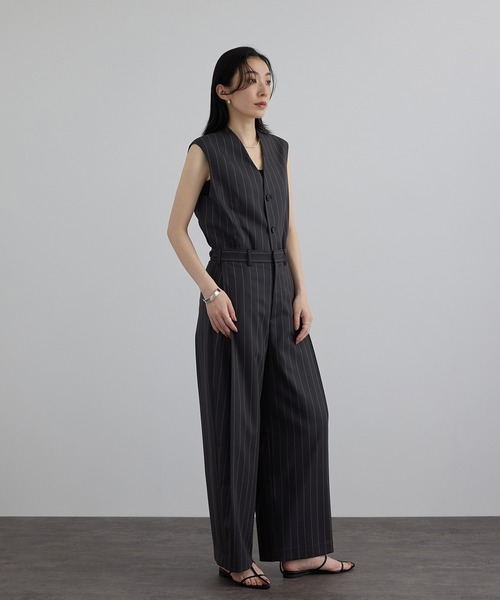 SALON adam et rope'(サロン アダム エ ロペ)の「ウーステッドツイルジレ / セットアップ対応(ベスト・レディース・チャコールグレー/ベージュ系その他・FREE)」の7枚目の写真