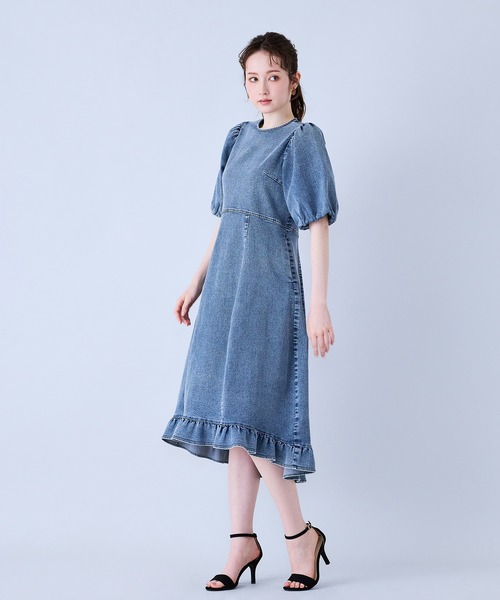 Audie a Muses(オーディアミューズ)の「【人気のため追加】ライトデニムボリュームスリーブワンピース(ワンピース・レディース・ネイビー・36/42/38)」の4枚目の写真