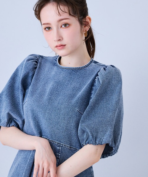 Audie a Muses(オーディアミューズ)の「【人気のため追加】ライトデニムボリュームスリーブワンピース(ワンピース・レディース・ネイビー・36/42/38)」の12枚目の写真