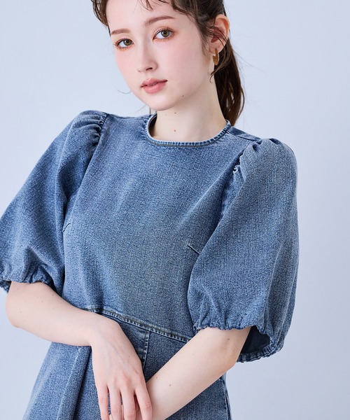 Audie a Muses(オーディアミューズ)の「【人気のため追加】ライトデニムボリュームスリーブワンピース(ワンピース・レディース・ネイビー・36/42/38)」の13枚目の写真