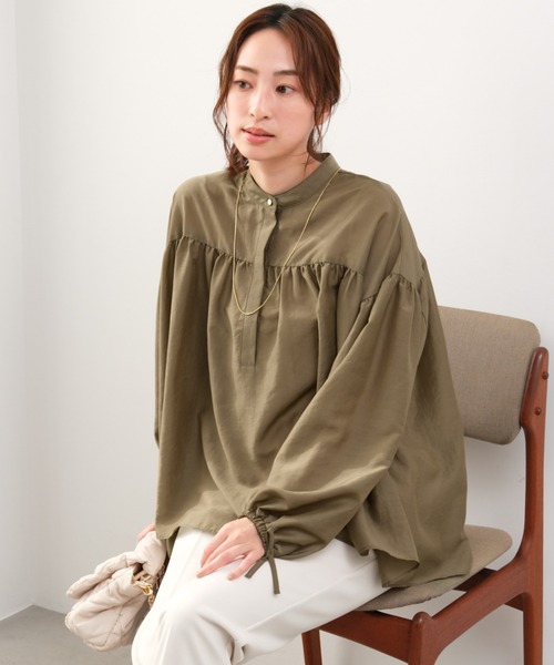 Elura(エルーラ)の「アイロンいらずシアーブラウス/1055351(シャツ/ブラウス・レディース・オフホワイト/ブラック/ライトカーキ・FREE)」の3枚目の写真