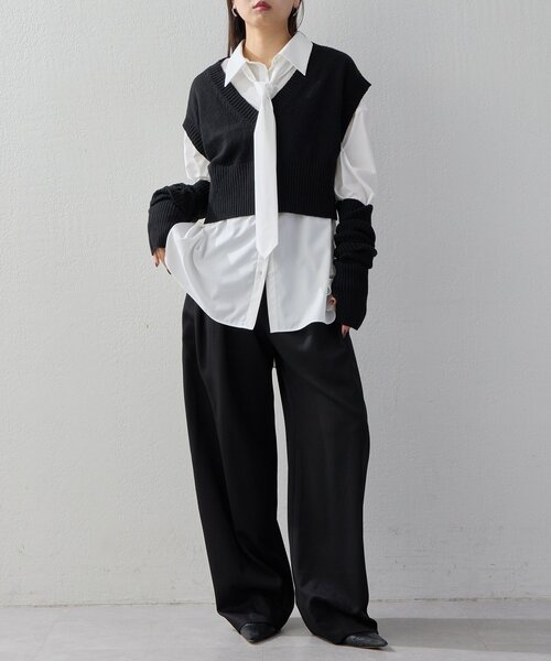 UNFORM(アンフォーム)の「【2026AW Debut】【UNFORM】アームウォーマー付きベスト(ニット/セーター・レディース・ブラック/チャコールグレー・FREE)」の2枚目の写真