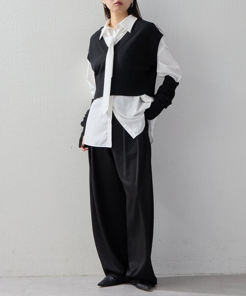 UNFORM(アンフォーム)の「【2026AW Debut】【UNFORM】アームウォーマー付きベスト(ニット/セーター・レディース・ブラック/チャコールグレー・FREE)」の6枚目の写真
