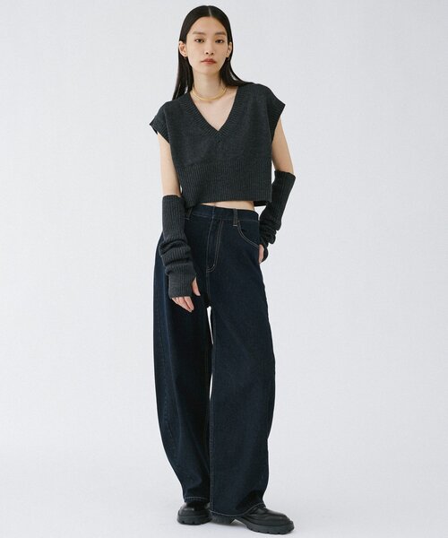UNFORM(アンフォーム)の「【2026AW Debut】【UNFORM】アームウォーマー付きベスト(ニット/セーター・レディース・ブラック/チャコールグレー・FREE)」の13枚目の写真