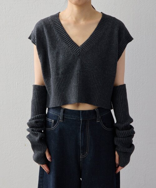 UNFORM(アンフォーム)の「【2026AW Debut】【UNFORM】アームウォーマー付きベスト(ニット/セーター・レディース・ブラック/チャコールグレー・FREE)」の16枚目の写真
