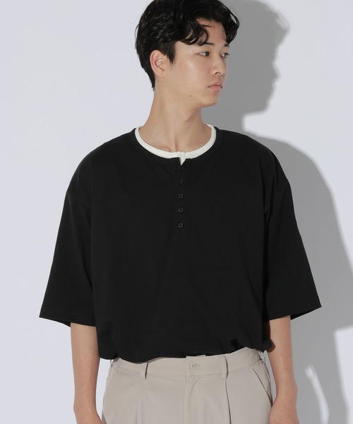 LAKOLE（ラコレ）の「フェイクヘンリーネックＴ / 869674（Tシャツ/カットソー・メンズ・ホワイト/ブラック/ネイビー・MEDIUM/LARGE）」の2枚目の写真