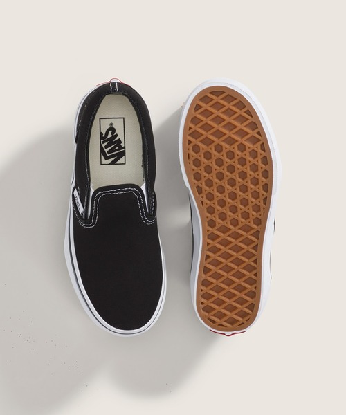 VANS(バンズ)の「キッズ クラシック スリッポン / K CLASSIC SLIP-ON VN000ZBU6BT1(スリッポン・キッズ・ブラック・1/2/3/11/12/13)」の3枚目の写真