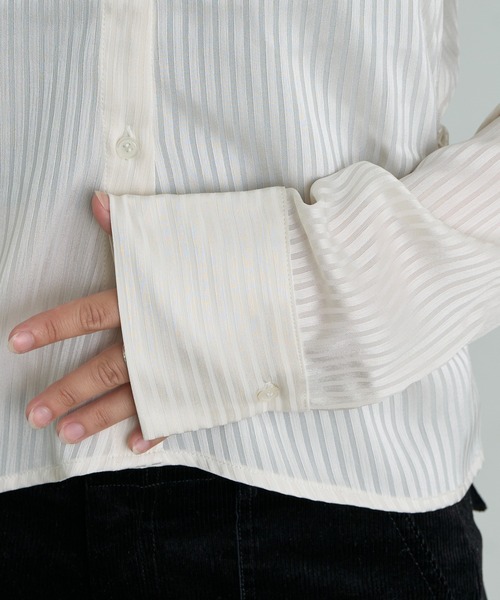 RAY CASSIN(レイカズン)の「サテン胸刺繍ポケットシャツ(シャツ/ブラウス・レディース・アイボリー/ネイビー/ブルー・FREE)」の12枚目の写真