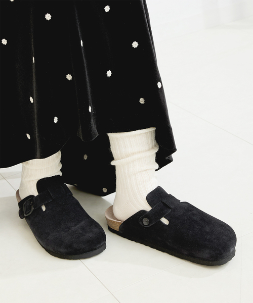 GENUINS(ジェニュインズ)の「【WEB+一部店舗限定】GENUINS / ジェニュインズ RIVA VELOUR(スリッポン・レディース・ベージュ系その他/ブラック・25cm/24cm/23cm)」の1枚目の写真