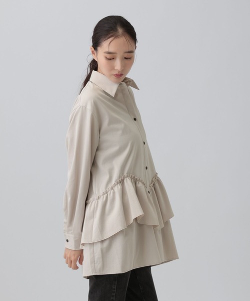 LEPSIM(レプシィム)の「ペプラムシャツチュニック 1069713(シャツ/ブラウス・レディース・グレイッシュベージュ・FREE)」の3枚目の写真