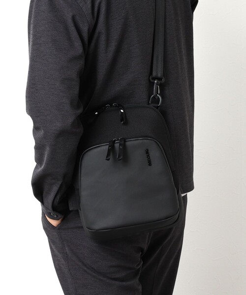 incase(インケース)の「【Incase/インケース】A.R.C.Crossbody Bag(ショルダーバッグ・メンズ・ブラック・FREE)」の1枚目の写真