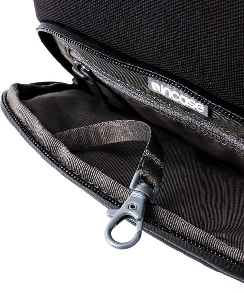 incase(インケース)の「【Incase/インケース】A.R.C.Crossbody Bag(ショルダーバッグ・メンズ・ブラック・FREE)」の10枚目の写真
