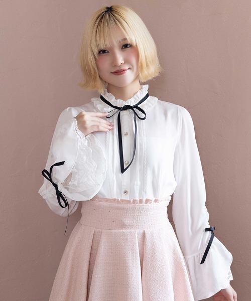axes femme POETIQUE(アクシーズファムポエティック)の「スタンドカラー姫袖風BL(シャツ/ブラウス・レディース・キナリ/ホワイト/ブラック・MEDIUM)」の10枚目の写真