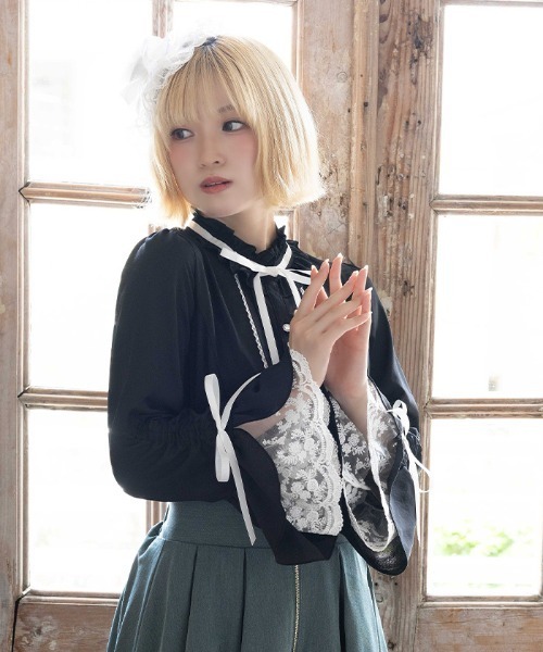 axes femme POETIQUE(アクシーズファムポエティック)の「スタンドカラー姫袖風BL(シャツ/ブラウス・レディース・キナリ/ホワイト/ブラック・MEDIUM)」の11枚目の写真